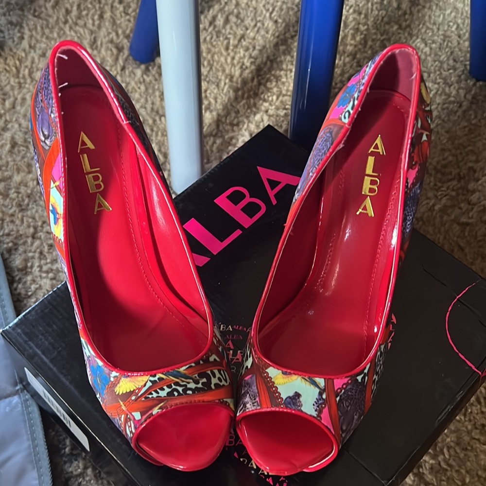 Heels - Picture 2 of 3